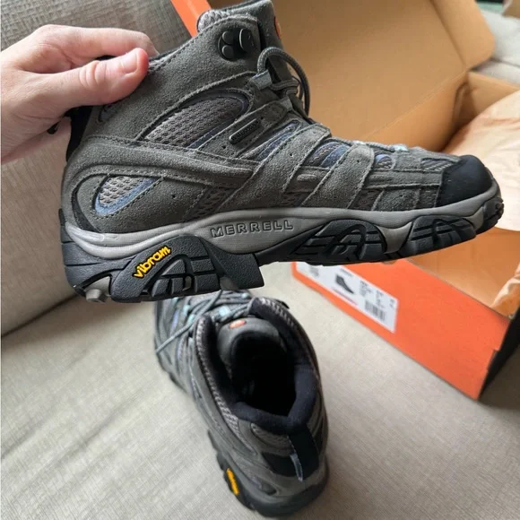 Merrel Women’s Hiking Boots - Size 8.5 - New with Box - Picture 1 of 6